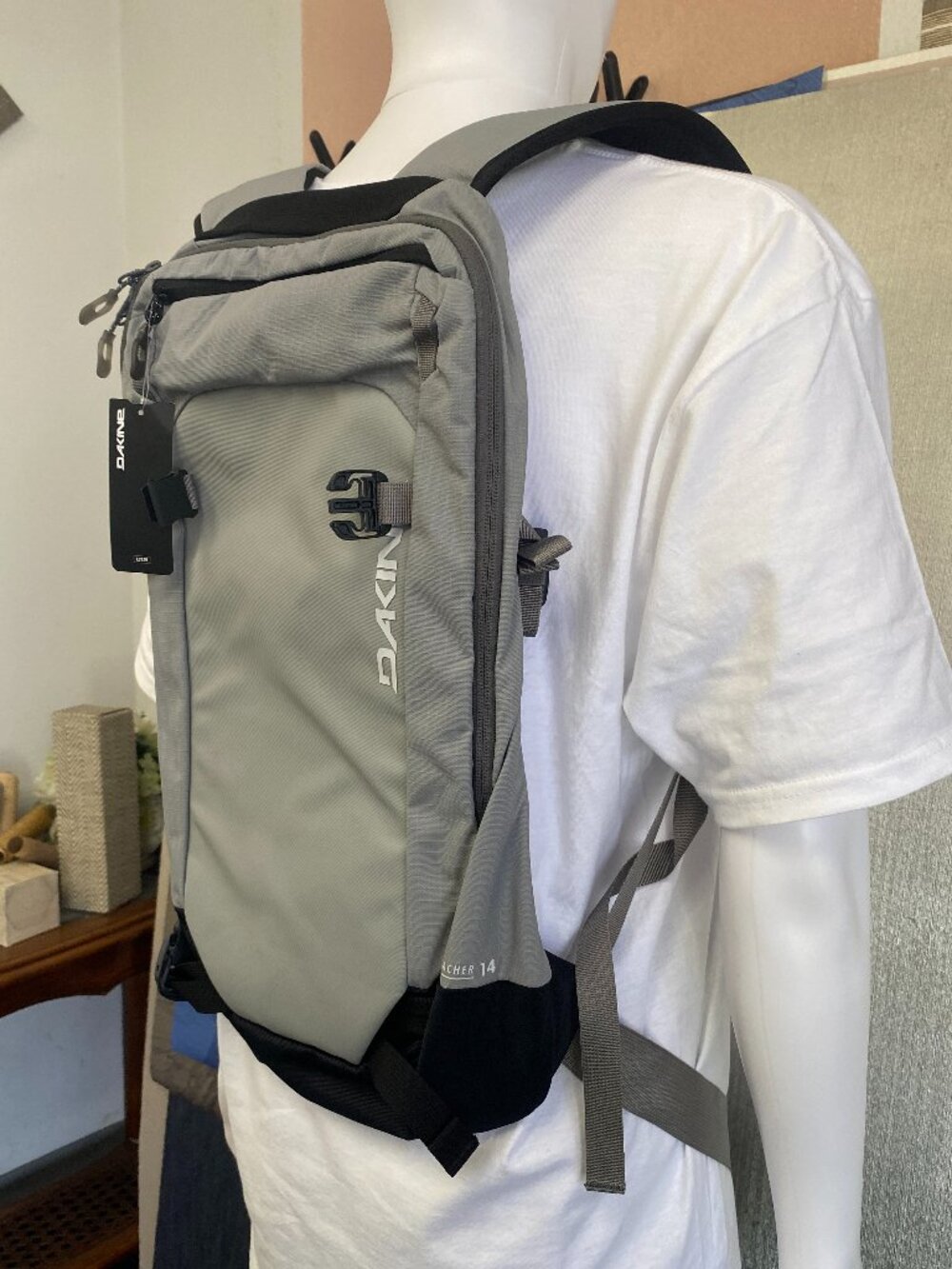 DAKINE POACHER BACKPACK 14L GRIFFIN - Picture 4 of 8